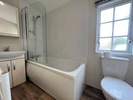 2 bedroom park home to rent - Photo 5