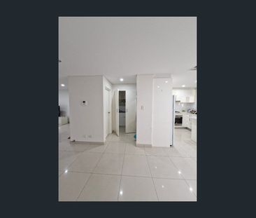Four Bedroom Townhouse - Photo 2