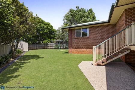 Beautifully Presented Family Home in Sought-After Middle Ridge - Photo 3