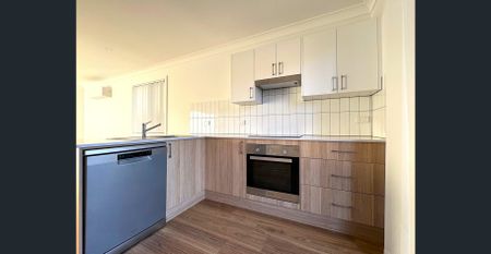 Brand New Modern 2 Bedroom Home - Water Usage Included - Photo 2