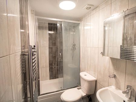 Apt 8, 4 Darnley Road - Photo 5