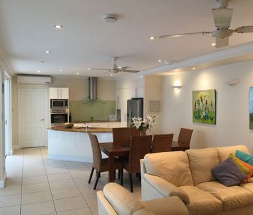 3 BEDROOM : 2 BATHROOM : FULLY FURNISHED : POOL : CLOSE TO BEACH - Photo 1