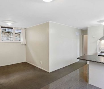 Private 1-Bedroom 1-Office Kingsland Duplex Unit - Photo 1