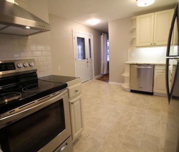 For Lease - 68 Elizabeth Crescent, Belleville, Ontario - Photo 2