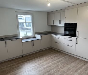 Helle 4.5-Zimmer-Wohnung mit Balkon in Menziken – ab sofort zu verm... - Photo 2