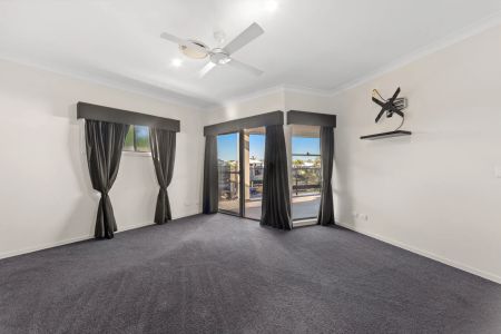 41 Southaven Drive, Helensvale. - Photo 2