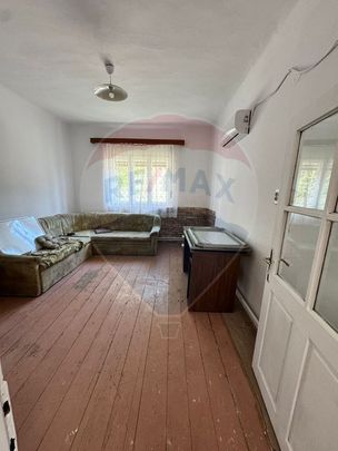 Casa de inchiriat in zona Parneava/Confectii - Photo 1