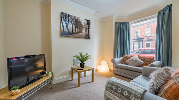 Ashville Terrace, Leeds - Photo 1