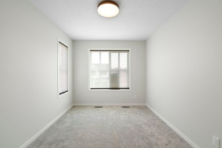 47 Royston Way Nw - Photo 3