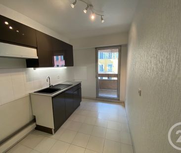 Location Appartement 3 pièces 69m² NICE 06300 - Photo 2
