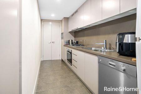 MODERN APARTMENT IN 'AUSTRALIA TOWER' - Photo 4