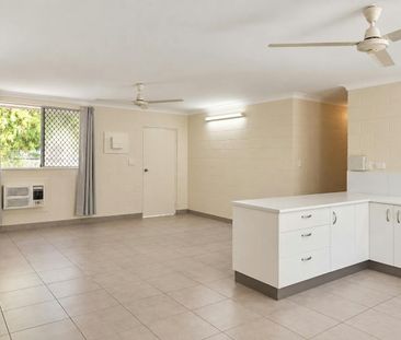 FAMILY HOME WITH A POOL - Photo 5