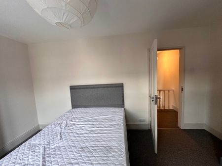 4 bedroom house - Photo 5