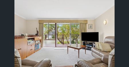 Lovingly kept family home located in golden triangle - Photo 4