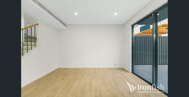 NEARLY NEW TRI-STOREY TOWNHOUSE - Photo 1