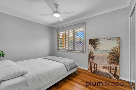 “Spacious Family Home with Sparkling Pool and Leafy Surrounds” - Photo 4