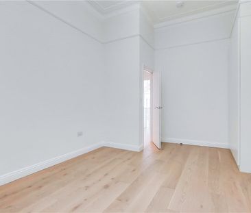 Beautiful one bedroom apartment with open plan reception room, doub... - Photo 4