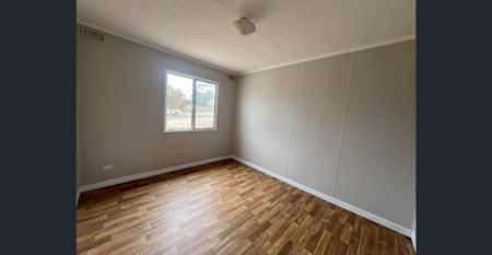 3 bedroom home close to hospital - Photo 2