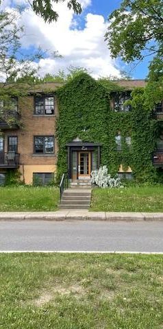 6 1/2 Métro Côte Vertu, Monréal. Chauffé. - Photo 1