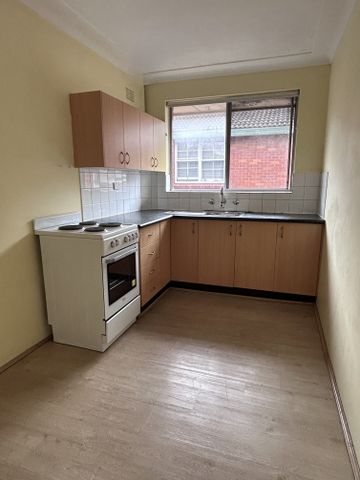 Spacious 2 Bedroom apartment - Photo 3