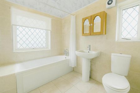 3 bedroom end of terrace house to rent - Photo 5