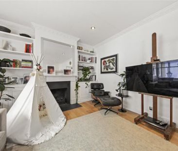 3 bedroom house in London - Photo 1