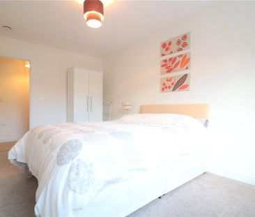 2 bedroom in Lincoln Court, Farnborough - Photo 3
