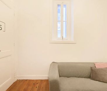 Rooms for rent in 7-bedroom apartment in Saldanha - Photo 3