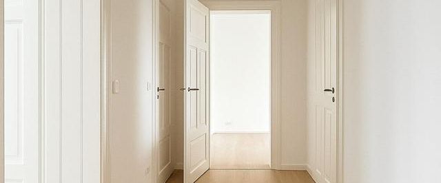 Sanierte 2- Raum Wohnung mit Balkon - Foto 1