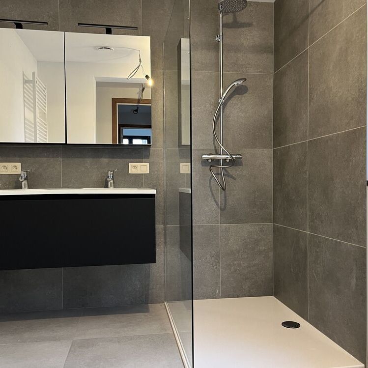 Gerenoveerde woning met 3 kamers op idyllische locatie in hartje Brugge - Photo 1