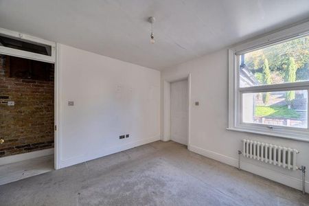 2 bedroom end of terrace house to rent - Photo 5