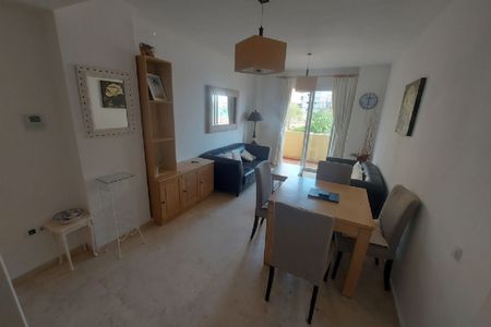 2 Bedroom Apartment For Rent in La Duquesa, Málaga - Photo 2
