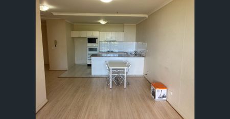 🏡 [Walk to UNSW] Modern 3-Bedroom Apartment in Kingsford | Furnished | Timber Flooring! CONFIRM THE LEASE TERM IN ADVANCE! - Photo 2