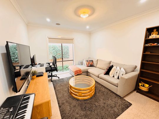 24 Ravenhurst Circuit, Cranbourne North - Photo 1