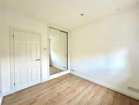 2 bedroom penthouse to rent - Photo 2