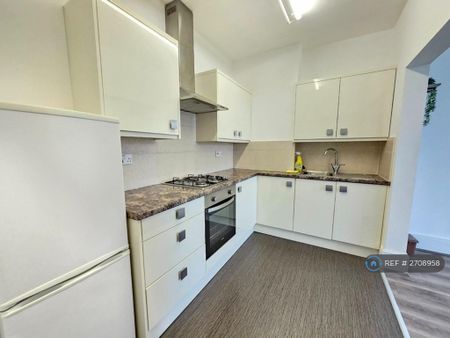 2 bedroom flat to rent - Photo 3
