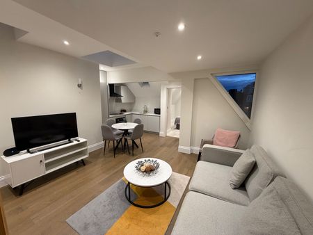 1 Bed Flat, London, W5 - Photo 2