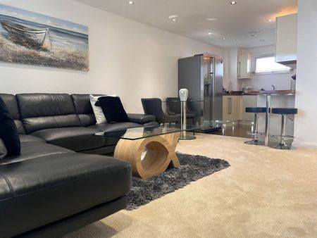 Aurora, Trawler Road, Maritime Quarter, SWANSEA - Photo 3