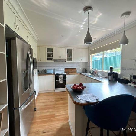 Spacious 3 Bedroom Home - Photo 4