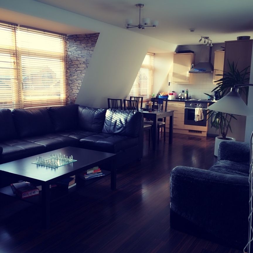 2 Bed Flat, Victoria Place, BS5 - Photo 1