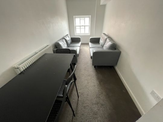 6 Bed Student Accommodation - Photo 1