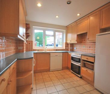 4 bedroom detached house to rent - Photo 4