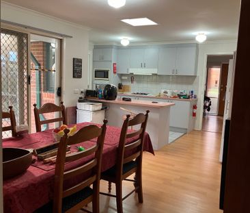 Cranbourne - Photo 3