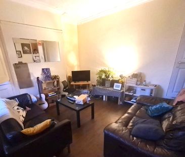 2 Bed - 17 Quarry Street, Woodhouse, Leeds - LS6 2JU - Student - Photo 1