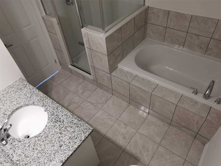 For Lease - 2559 Barbarolli Path, Oshawa, Ontario - Photo 3