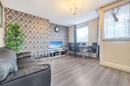 3 Bedroom Flat - Duplex - Photo 2