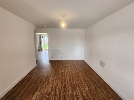 Hales Close, Berry Hill - Photo 3