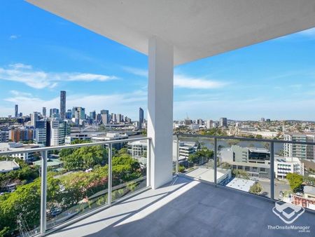 MILTON - PODIUM LEVEL 2 BEDROOM 2 BATHROOM APARTMENT PLUS A CAR PARK â JUST 2KM FROM THE CBD - Photo 2