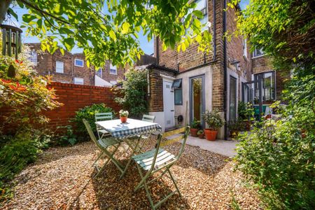 3 bedroom terraced house to rent - Photo 5