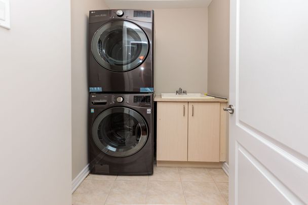 For Lease - 1256 Jezero Crescent, Oakville, Ontario - Photo 1